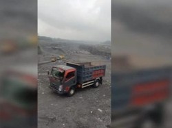 Detik-detik Truk Tambang Pasir Kabur Saat Banjir Lahar Dingin Semeru