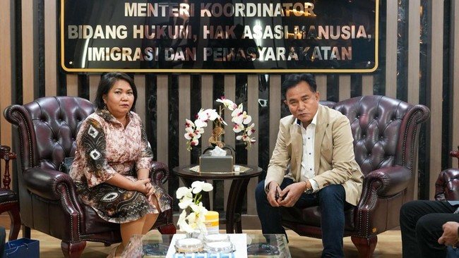 Menko Kumham Imipas Yusril Ihza Mahendra membantah membebaskan terpidana mati kasus penyalahgunaan narkoba asal Filipina, Mary Jane Fiesta Veloso.