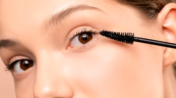 Ghost Lashes: Tren Bulu Mata Translusen yang Bikin Gen Z Terpukau!