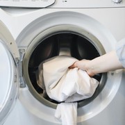Catat, Ini Tips Agar Pakaian Nggak Bau Apek Saat Musim Hujan