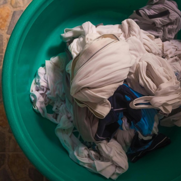 Ilustrasi menumpuk cucian kotor