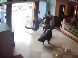 Dianggap Halangi Peliputan, Ali Berniat Laporkan Pintu Kaca ke Dewan Pers