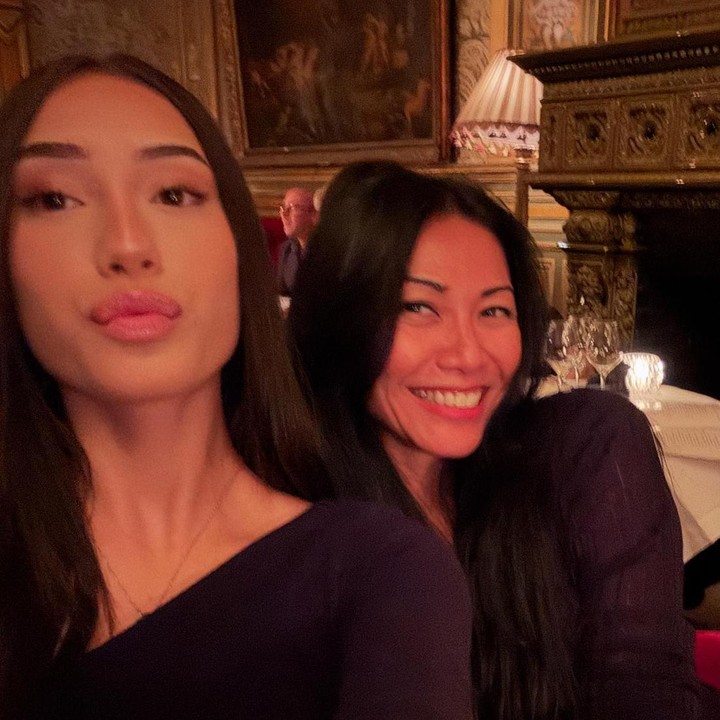<p>Belum lama ini, Kirana merayakan ulang tahunnya yang ke-17. Ia terlihat merayakannya bersama sang Bunda dengan makan malam bersama. Momen itu diketahui langsung melalui unggahan di Instagram pribadi Anggun. (Foto: Instagram@anggun_cipta)</p>