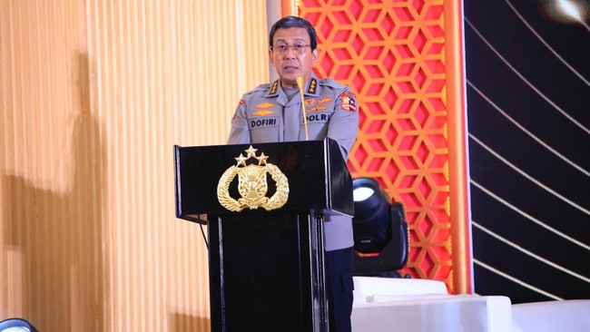 Ahmad Dofiri Masuk Masa Pensiun, Kandidat Wakapolri Baru Digodok Mabes Polri sedang menyiapkan calon Wakapolri baru setelah pensiunnya Komjen Ahmad Dofiri. Kapolri akan mengumumkan nama penggantinya segera.