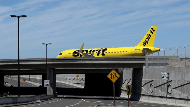 Maskapai Amerika Serikat (AS) Spirit Airlines mengusulkan kebangkrutan lantaran mengalami kerugian dan utang nan menumpuk.