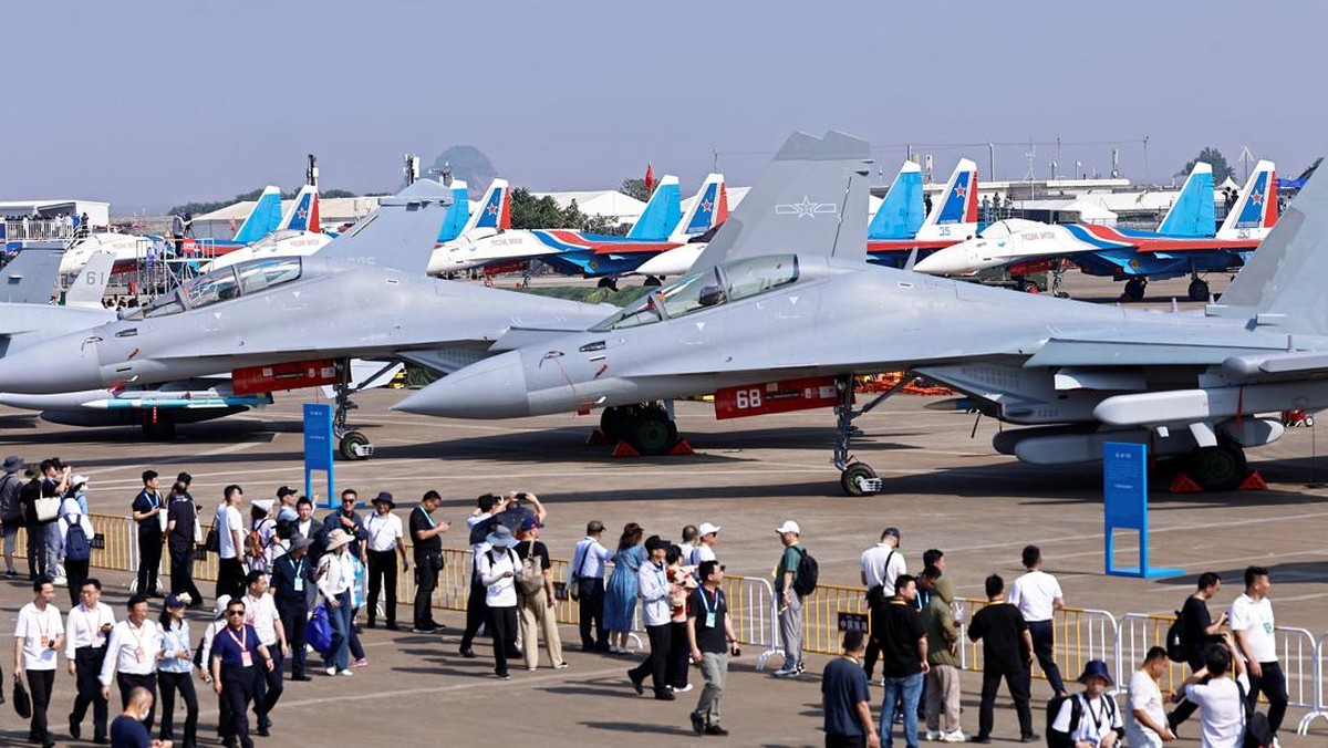 FOTO: Tampang Sangar Jet Tempur Canggih di China Air Show