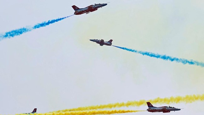 FOTO: Tampang Sangar Jet Tempur Canggih di China Air Show