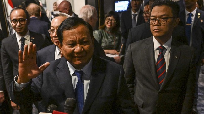 Presiden Prabowo Subianto menyambangi Kantor Menkeu Sri Mulyani pada Selasa (31/12) petang jelang rencana kenaikan PPN jadi 12 persen pada Rabu (1/12) esok.