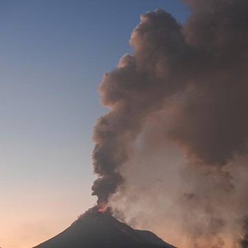 Letusan Gunung Lewotobi Berimbas ke Bali, Puluhan Penerbangan Dibatalkan