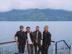 Momen The Dudas Minus One Disambut Ritual Adat di Labuan Bajo