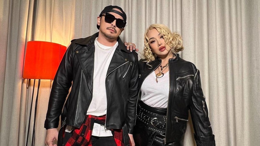 Thomas Djorghi dan Titi DJ cosplay Bruno Mars dan Rose BLACKPINK