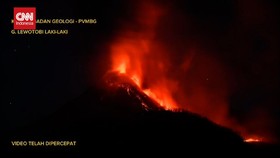 VIDEO: Momen Semburan Lava Pijar Gunung Lewotobi Saat Erupsi