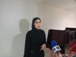 Venna Melinda Hunting dari Kelurahan-Kecamatan Cari Alamat Ferry Irawan