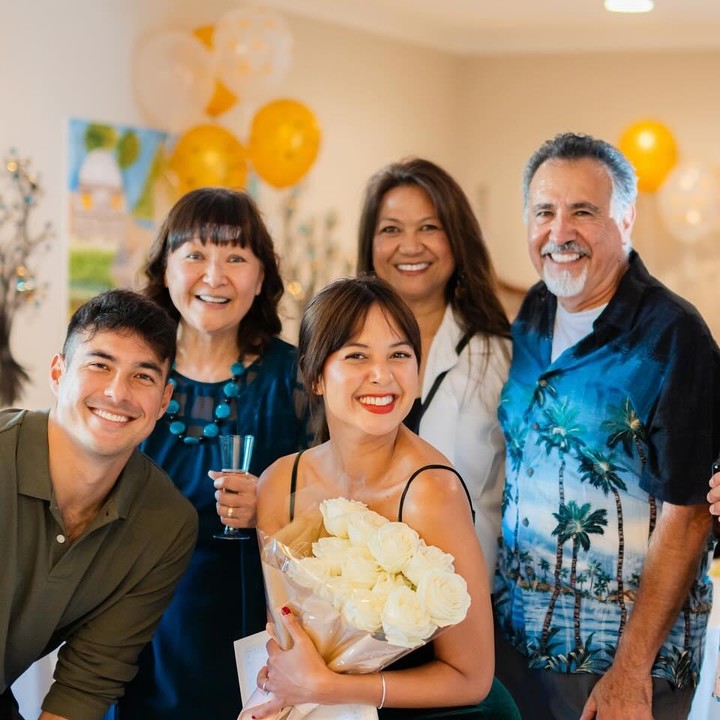 <p>Bahkan, mereka juga telah menggelar pesta pertunangan. Momen itu diketahui langsung melalui beberapa potret yang dibagikan oleh Aurélie di akun Instagram pribadinya. Ia pun menuliskan caption dengan tagar <em>engagement party</em>. (Foto: Instagram@aurelie)</p>