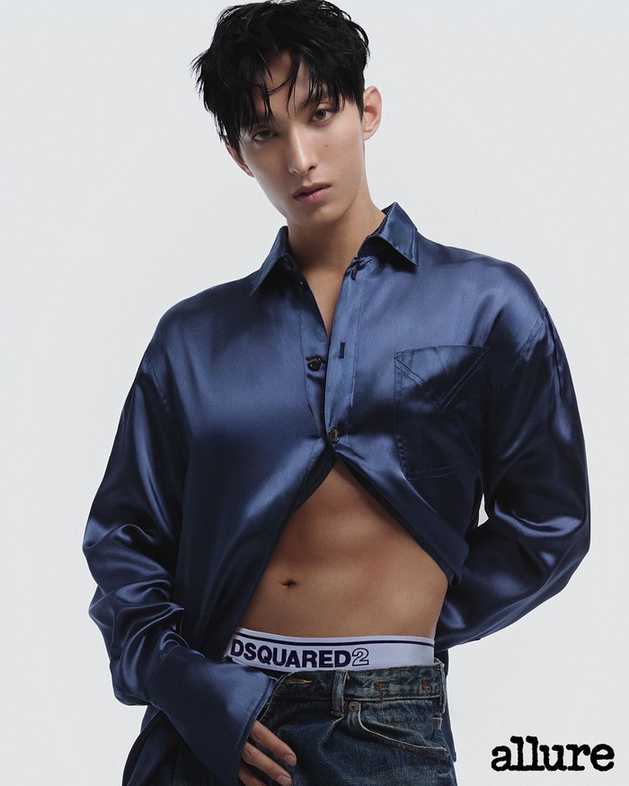 DK SEVENTEEN juga melakukan wawancara dengan Allure Korea, lho! Dalam interview berdurasi 7 menit 43 detik itu, penyanyi Korea satu ini mengungkapkan cerita di balik layar pictorial terbarunya bersama majalah tersebut. / Foto: instagram.com/allurekorea