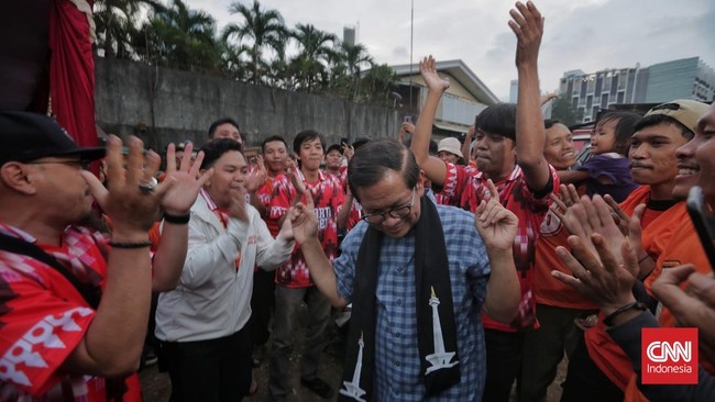 Hasil survei terbaru Polmark Indonesia mencatat elektabilitas Pramono Anung-Rano Karno unggul dari pasangan Ridwan Kamil-Suswono di Pilkada Jakarta 2024.