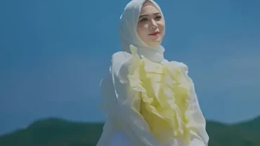 Lirik Lagu Tungkek Mambaok Rabah - Fauzana