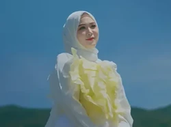 Lirik Lagu Tungkek Mambaok Rabah - Fauzana