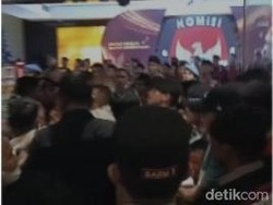 Aksi Saling Dorong Saat Bobby-Surya Tiba di Lokasi Debat Ketiga Pilgub Sumut