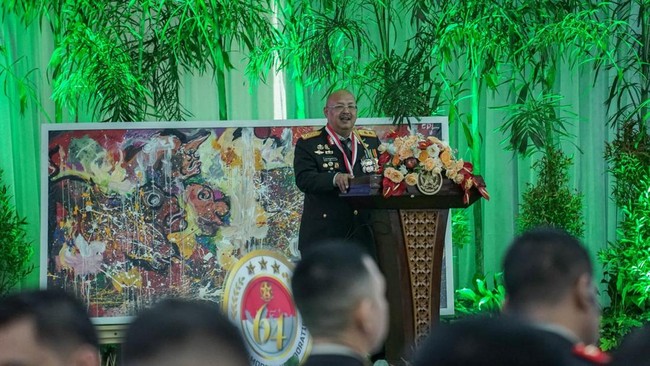 Kepala Lembaga Pendidikan dan Pelatihan Polri, Komjen Chryshnanda Dwilaksana kini mendapat tambahan tugas baru sebagai Ketua Tim Reformasi Polri.