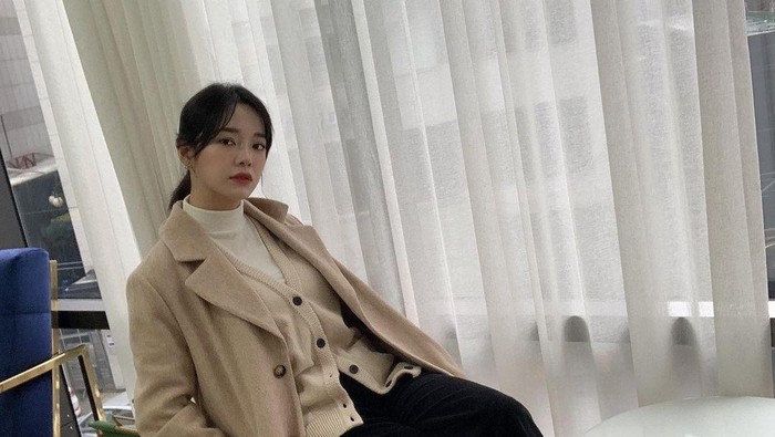 img-title Boyish dan Stylish, Ini 6 Gaya Fashion Kim Se Jeong yang Bisa Jadi Inspirasi Kamu!