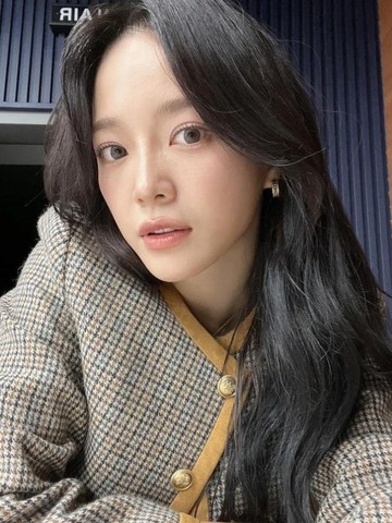 img-title Potret Transformasi Kim Sejeong, Idol-Aktris yang Kini Makin Aktif Berakting