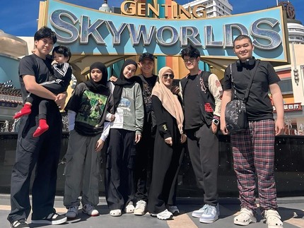 5 Potret Lyra Virna dan Fadlan Muhammad Ajak Keenam Anak Jalan-jalan ke Malaysia