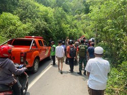 Ibu-Anak Nyemplung Jurang 20 Meter di Magelang gegara Terpeleset Pasir