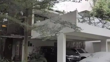 img-title Sempat Disewakan, 7 Potret Rumah Irish Bella dan Ammar Zoni Dulu Dipenuhi Pohon
