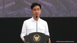 Viral Paspampres Usir Jemaah Saf Depan untuk Gibran, Ini Aturannya dalam Islam