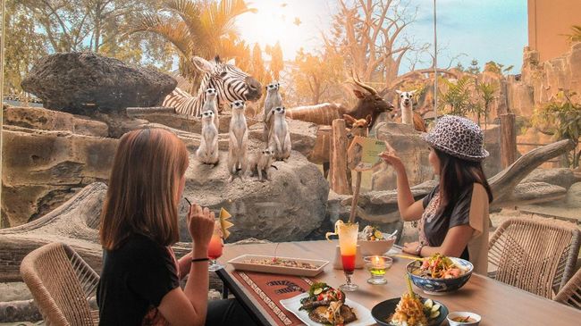 Kuliner Royal Safari Garden dengan Pemandangan Satwa Asia, Afrika dan AS