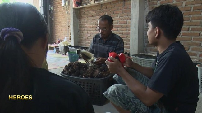 Berbekal pengetahuan dari program Desa BRILian dan Figur Inspiratif Lokal besutan BRI, Saiban turun langsung mendampingi lebih dari 60 UMKM.