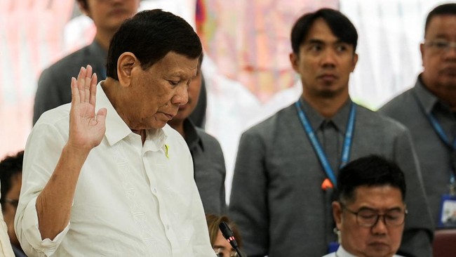 Pemerintah Filipina disebut tengah menyiapkan sedikitnya 7.000 aparat kepolisian untuk menangkap mantan Presiden Rodrigo Duterte. Ada apa?