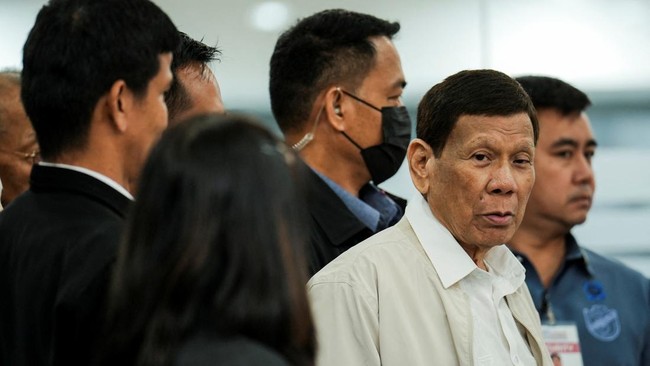 Mantan Presiden Filipina Rodrigo Duterte bakal datang di persidangan Mahkamah Pidana Internasional (ICC) untuk pertama kalinya pada hari ini, Jumat (14/3).