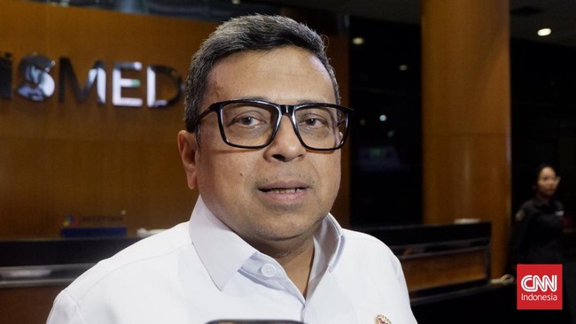 Kepala BPJPH Haikal Hassan menargetkan lembaganya mampu menerbitkan sertifikat halal untuk pelaku usaha produk halal hingga 100 ribu per hari.