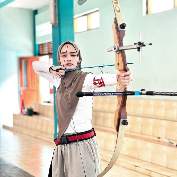 <p>Nama Inara Rusli tampaknya tak pernah lepas dari sorot publik setelah berpisah dengan penyanyi Virgoun. Selain sibuk bekerja sebagai figur publik dan merawat tiga anak, Inara juga selalu meluangkan waktu untuk menjaga kebugaran tubuhnya. (Foto: Instagram@mommy_starla)</p>