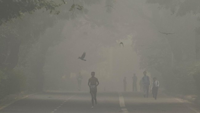 New Delhi menutup sekolah-sekolah mulai Senin (18/11) hingga batas waktu yang belum ditentukan. Ini akibat polusi udara di kota itu terus memburuk.