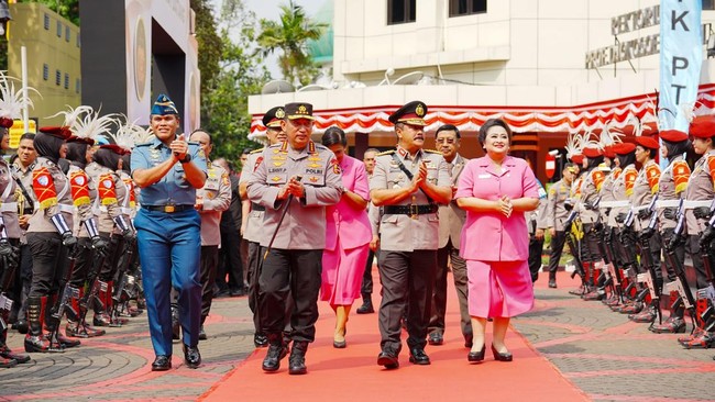 Kapolri Jenderal Listyo Sigit Prabowo menyebut Jenderal (HOR) Agus Andrianto merupakan sosok yang berani dan tegas.