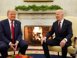 Video Pertemuan Hangat Donald Trump dan Joe Biden di Gedung Putih