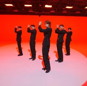 Lirik Lagu Love Hate - Mytro