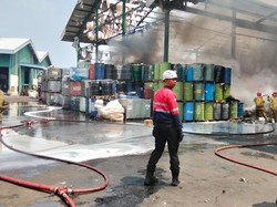 6 Orang Terluka Imbas Kebakaran Pabrik Pengolahan Limbah di Jonggol Bogor