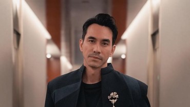 Berduka, Darius Sinathrya Kabarkan Sang Ayah Meninggal Dunia