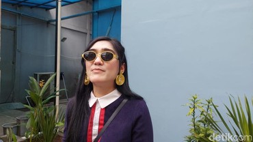 img-title Kerap Disorot karena Kontroversi, Revi Mariska: Look at Me Now