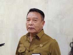 Anggota DPR Minta Panglima Perintahkan Prajurit di Luar 14 Institusi Mundur