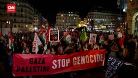 VIDEO: Massa Pro-Palestina Kecam Laga Sepak Bola Israel vs Prancis
