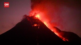 VIDEO: Penampakan Erupsi Panjang Gunung Lewotobi, Ribuan Dievakuasi