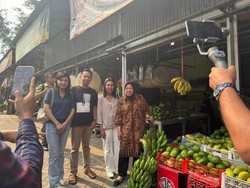 Keriuhan Pengunjung dan Pedagang Kawasan Wisata Trawas Saat Didatangi Risma