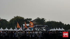 Warga Penuhi Kampanye Akbar Perdana RK-Suswono di Jakbar
