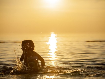 Sejumlah Anak Mengalami Penurunan Fungsi Ginjal Usai Berenang di Danau, Ternyata...