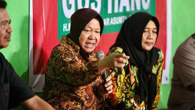 Calon Gubernur Jatim, Tri Rismaharini, menegaskan tugas seorang pemimpin saat bertemu dengan Komunitas Proklamator Desa di Mojokerto.
